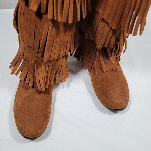 Womens Size 8 MinneTonka Fringed Suede Leather 3 Row Fringe Brown Moccasins Boot - Picture 2 of 8